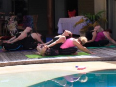 partner-yoga-stretch